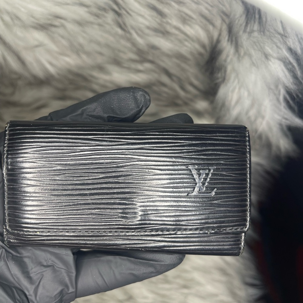 Authentic LOUIS VUITTON Black Epi Leather 4 Hooks Key Case Key Holder